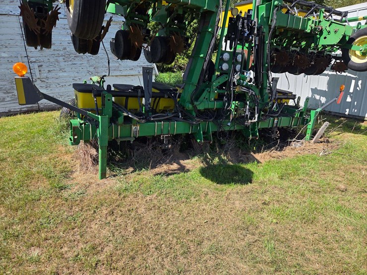 john-deere-1720-image-16