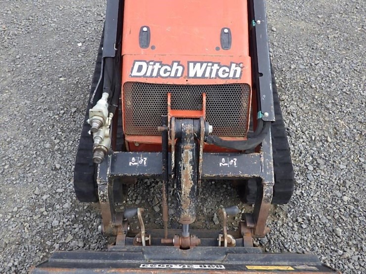 2021-ditch-witch-sk800-image-10