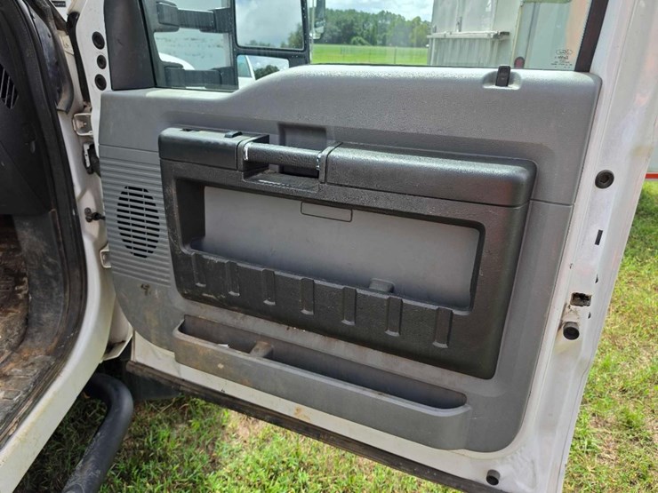 2014-ford-f550-image-9