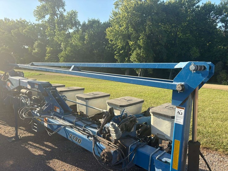 2014-kinze-3140-image-13