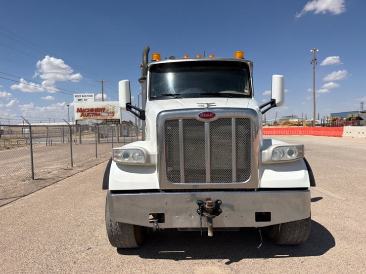 2018-peterbilt-567-image-2