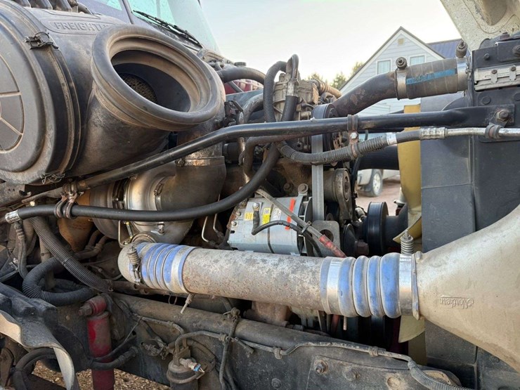 2005-freightliner-century-120-image-14