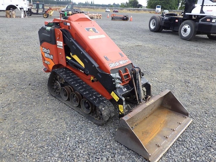 2022-ditch-witch-sk800-image-7