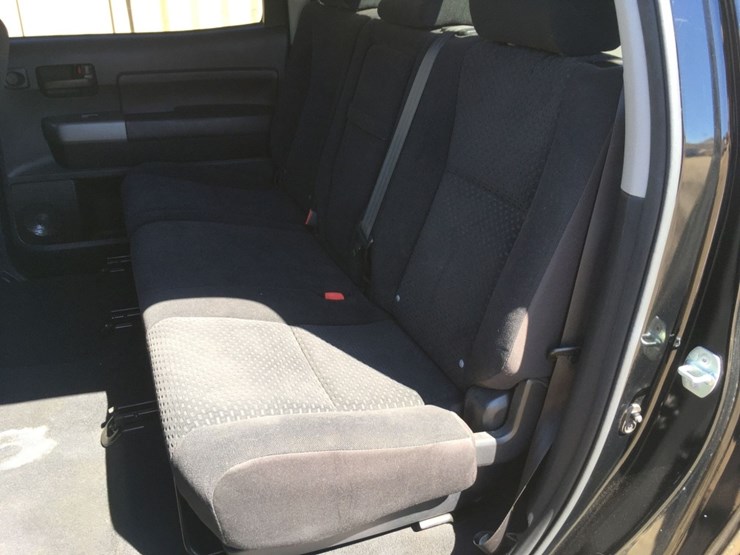 2010-toyota-tundra-sr5-image-12