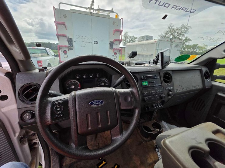 2014-ford-f550-image-12