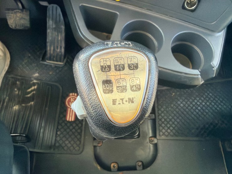 2024-kenworth-t880-image-22