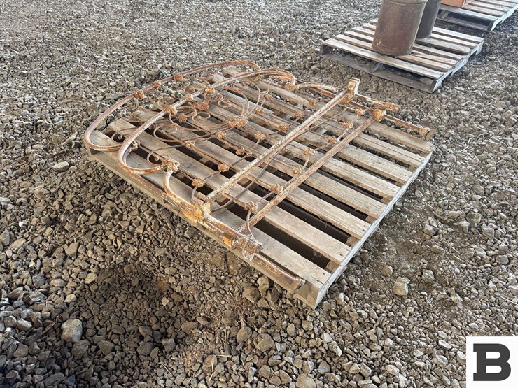 metal-bed-frame-&-footboard-image-4