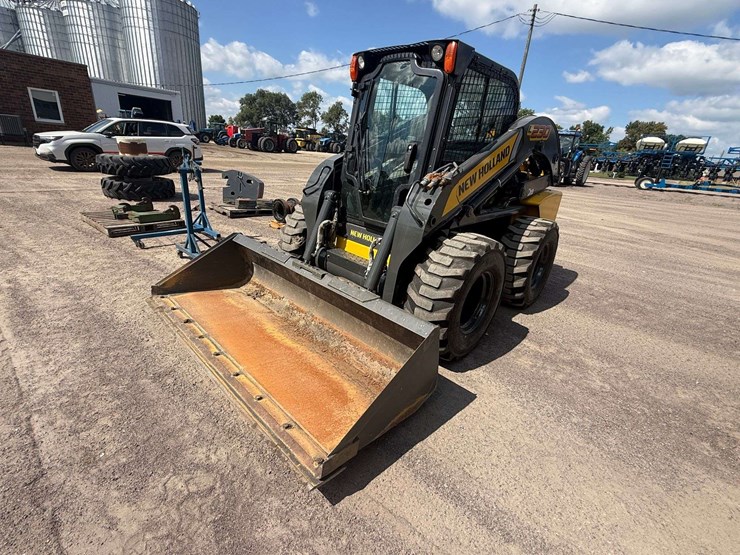 new-holland-l230-image-29
