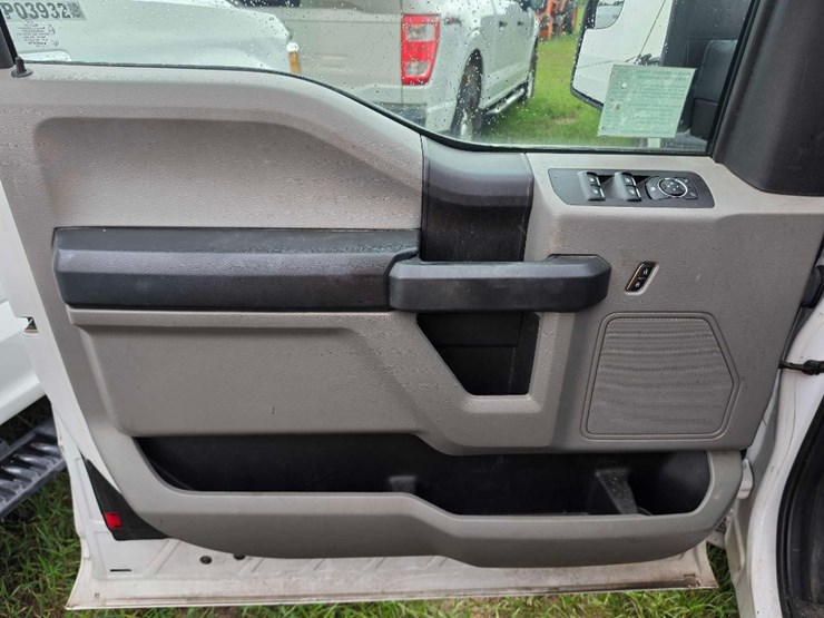 2019-ford-f150-xl-image-9