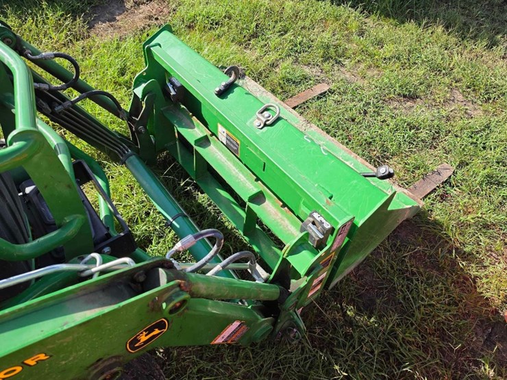 2021-john-deere-2025r-image-11
