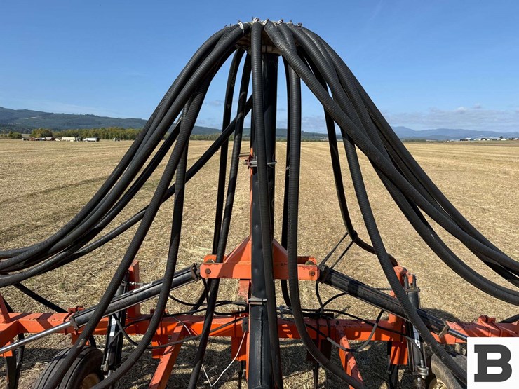 2008-custom-22.5'-air-seeder-image-12