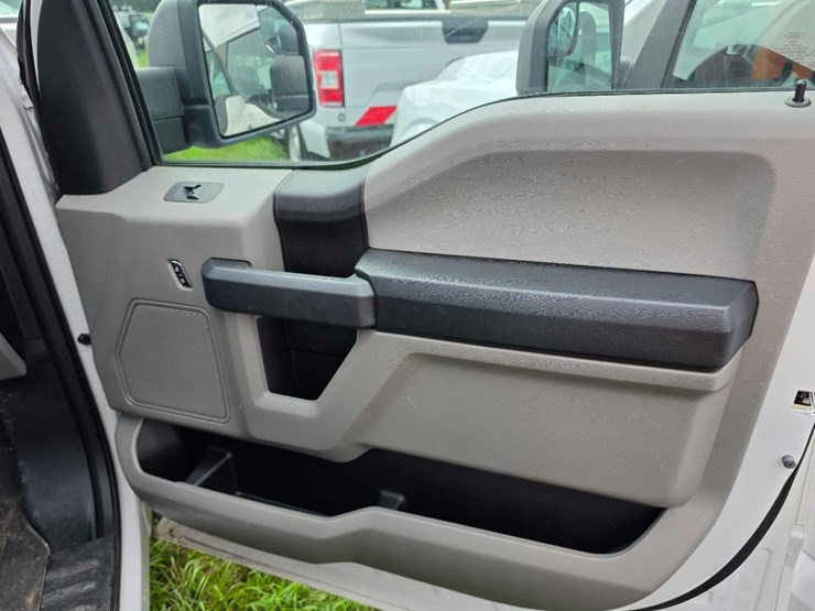 2019-ford-f150-xl-image-8