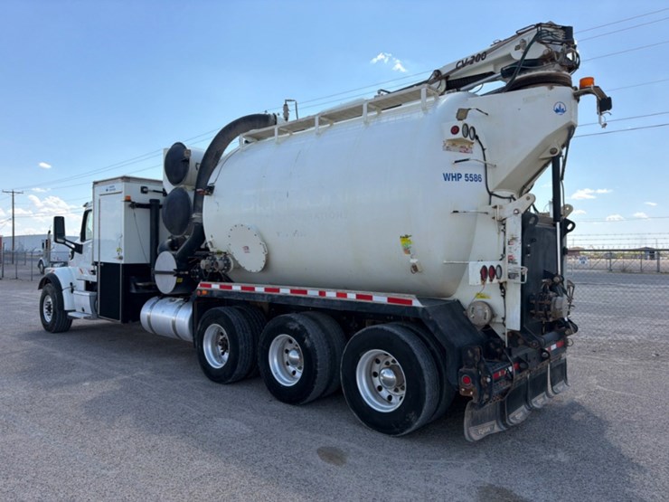 2018-peterbilt-567-image-12