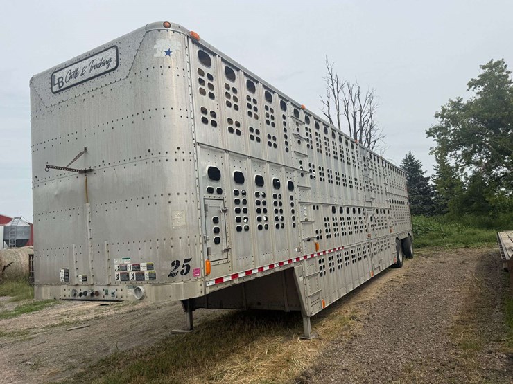 2003-wilson-livestock-trailer-image-30