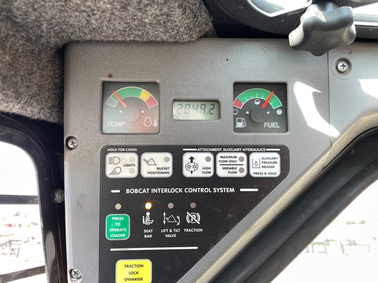 2003-bobcat-t300-image-28