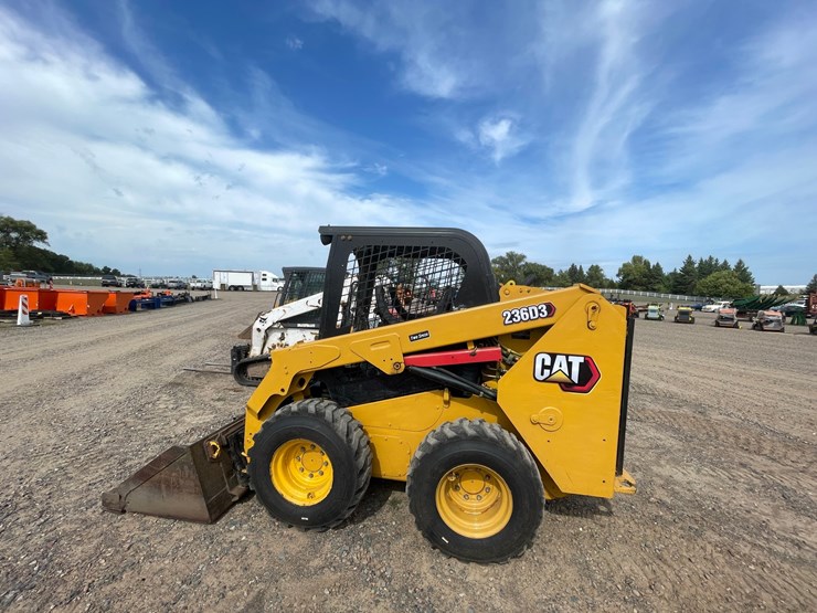 2013-caterpillar-236d3-image-3