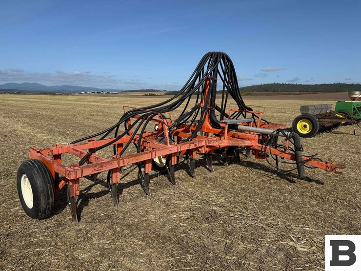 2008-custom-22.5'-air-seeder-image-8