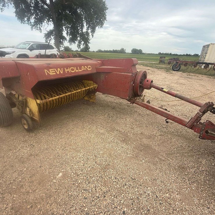 NEW HOLLAND 273