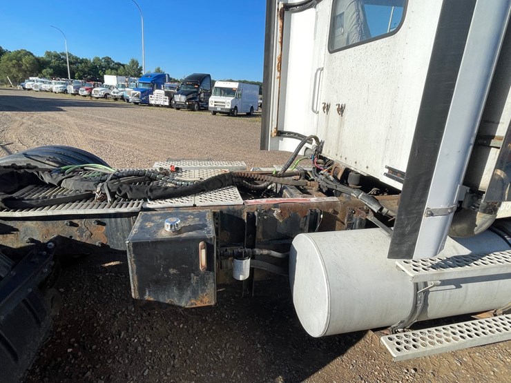 2006-kenworth-t800b-image-11