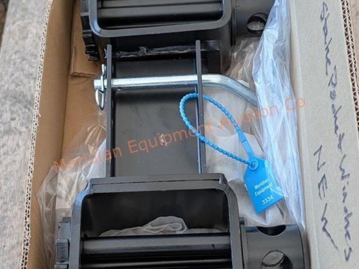 ~8--4"-stake-pocket-winches-image-4