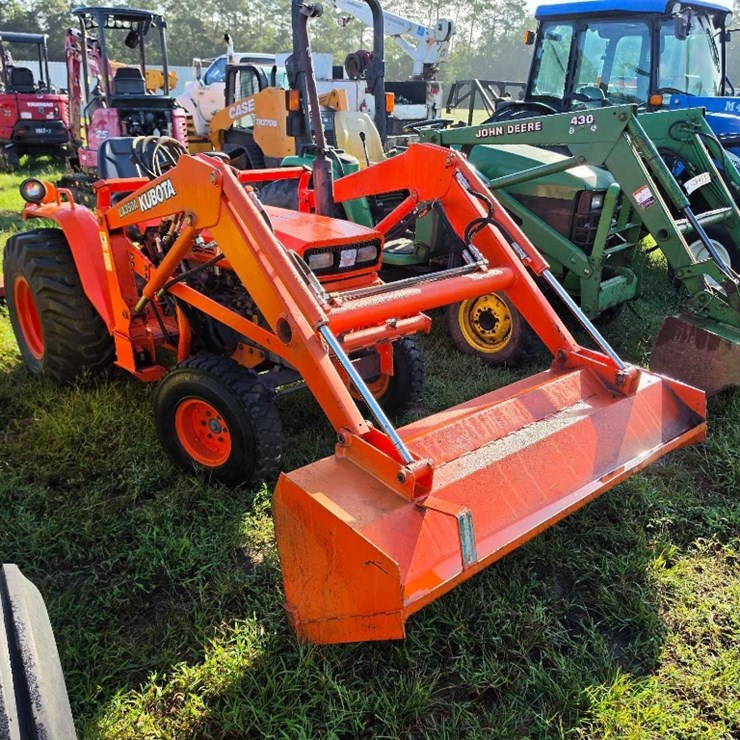 KUBOTA B8200