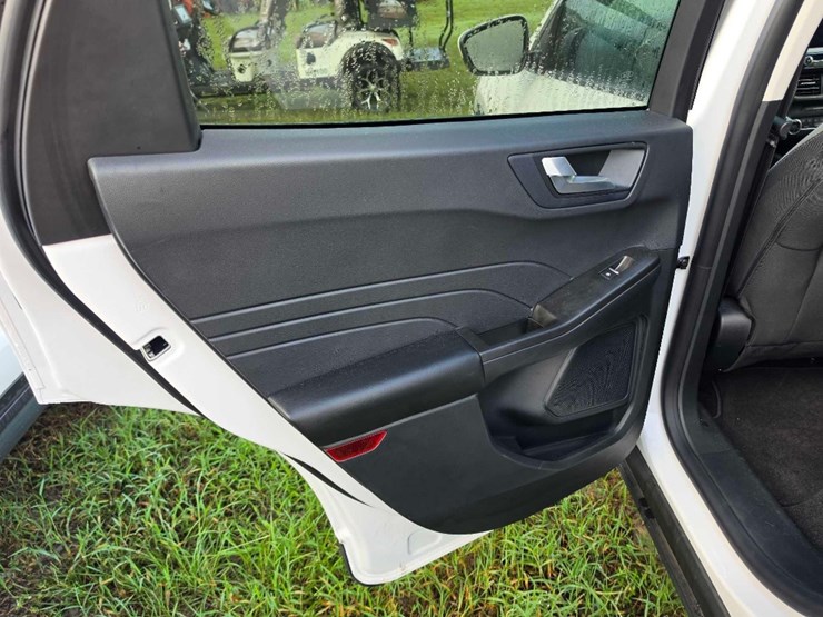 2022-ford-escape-image-13