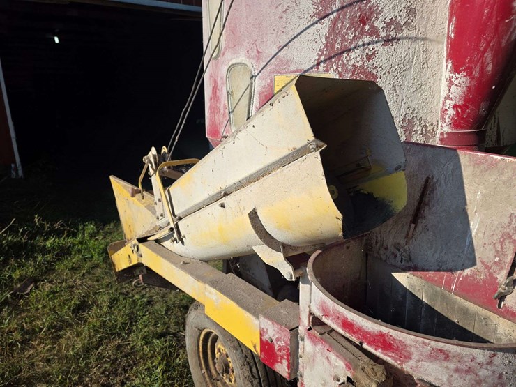 new-holland-355-image-11