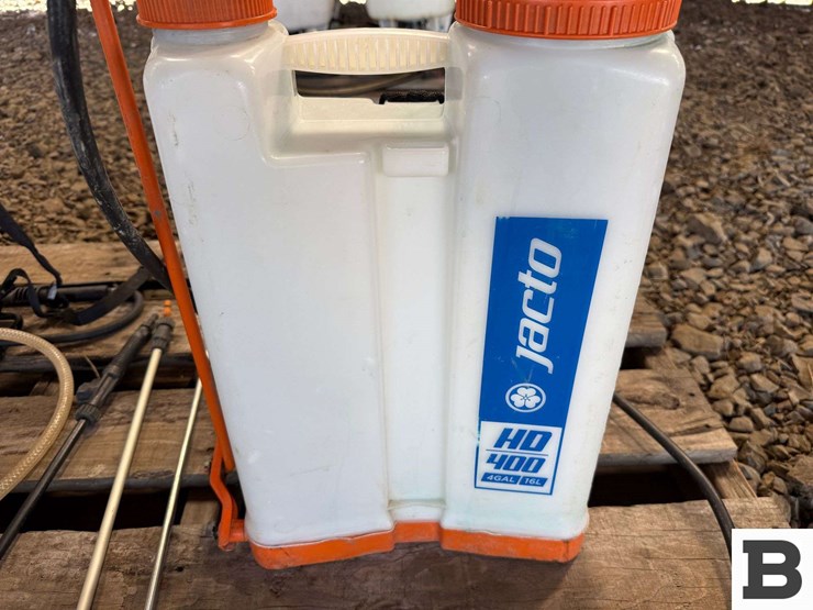 assorted-4-gallon-backpack-sprayers-image-7