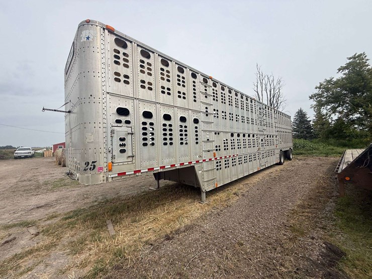 2003-wilson-livestock-trailer-image-15