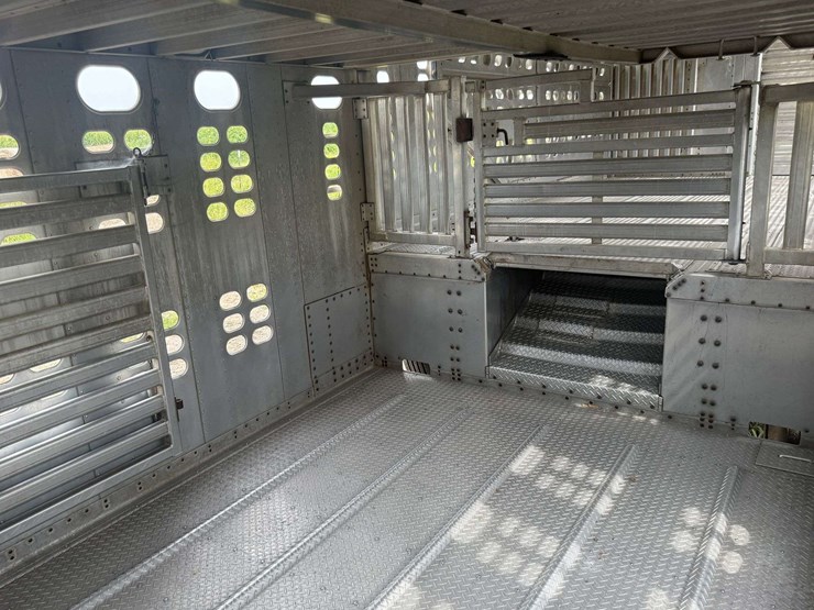 2003-wilson-livestock-trailer-image-21