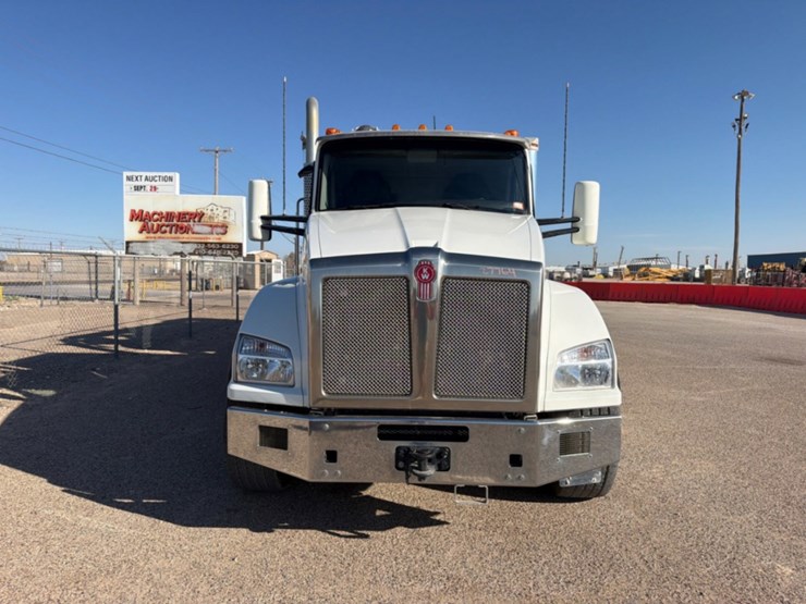 2024-kenworth-t880-image-2