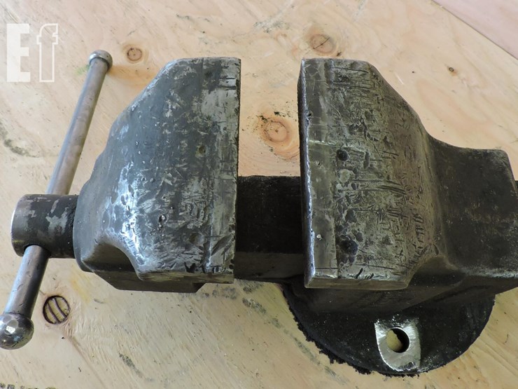 columbian,-5”-bench-vise-image-3