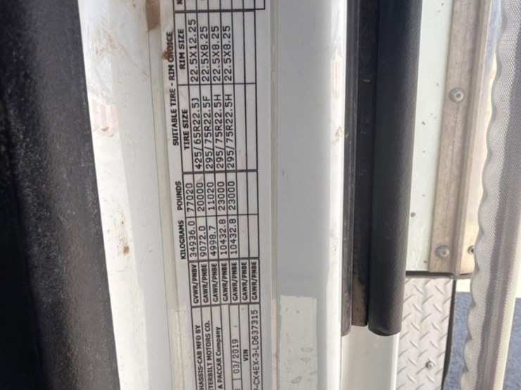 2020-peterbilt-567-image-21