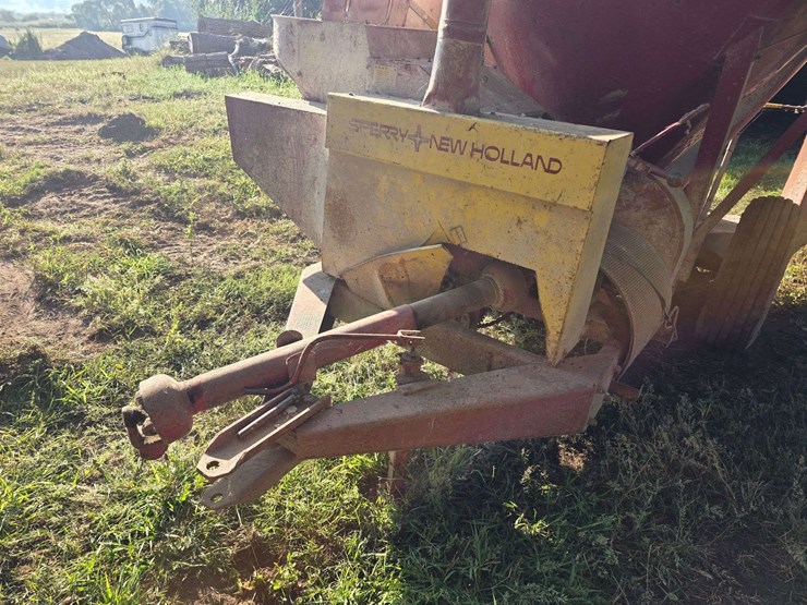 new-holland-355-image-38