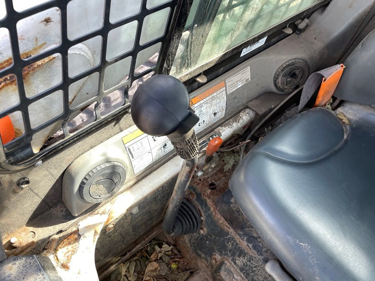 2003-bobcat-t300-image-37