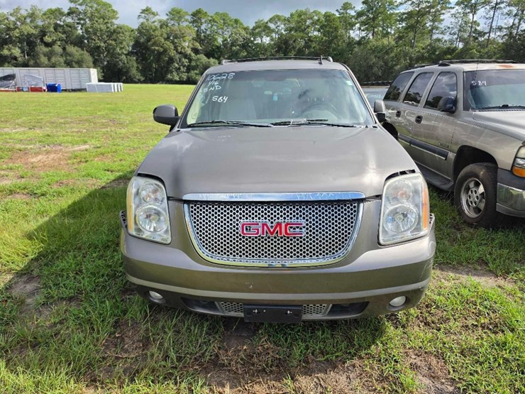 2011-gmc-yukon-xl-image-2