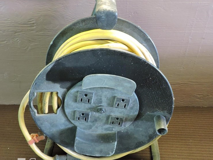 cord-reel-w/110-volt-electric-cord-image-1