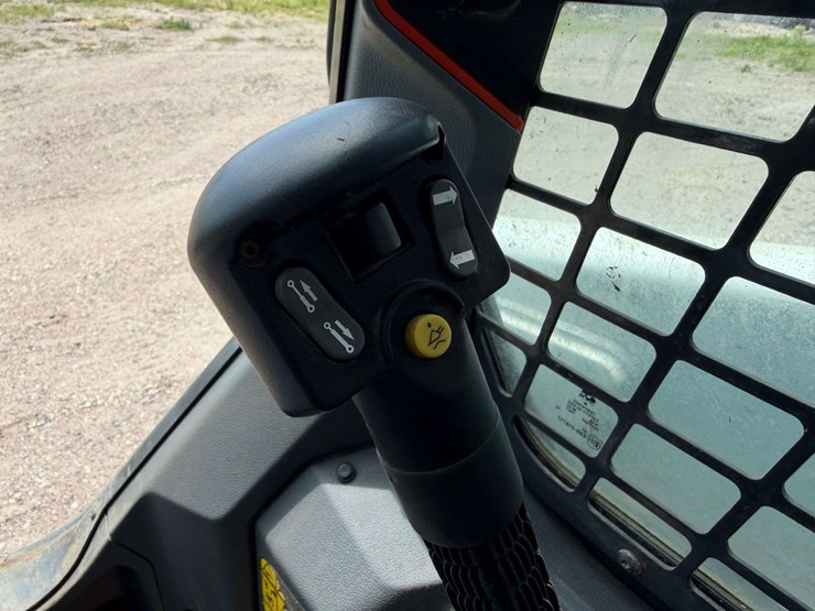 2022-bobcat-s62-image-36