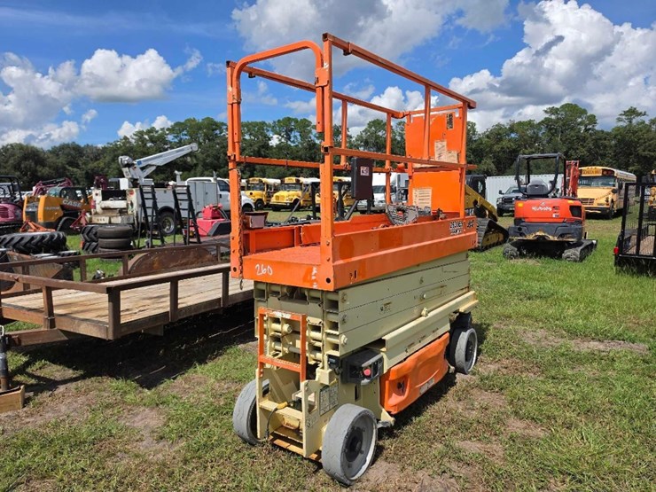 260---jlg-scissorlift-26'-image-2