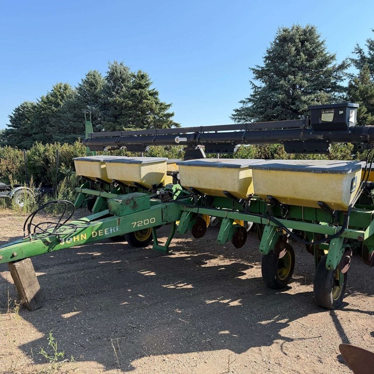 JOHN DEERE 7200