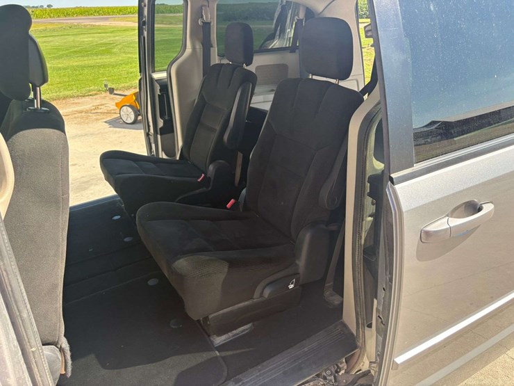 2016-dodge-grand-caravan-sxt-image-23