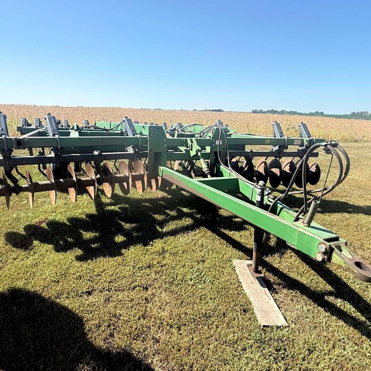 JOHN DEERE 714