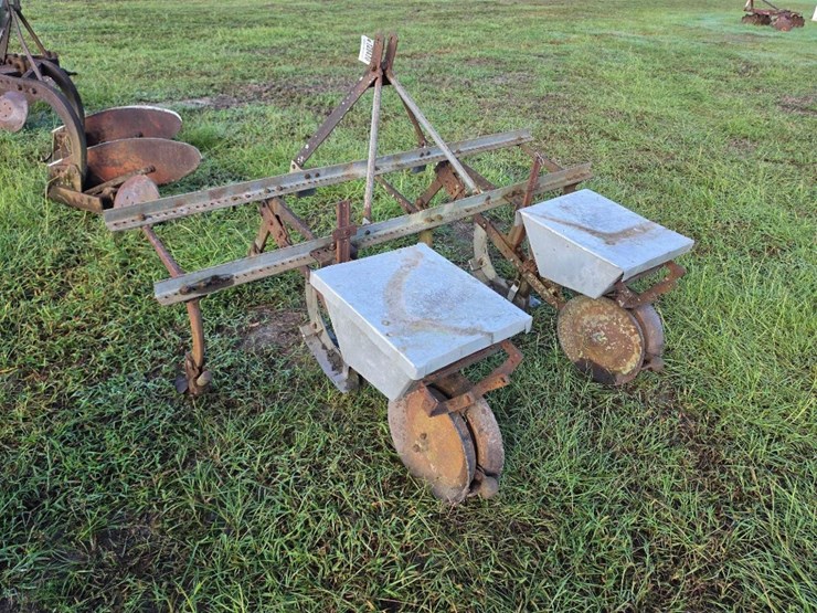 179---2-row-2-bin-planter-cultivator-image-3