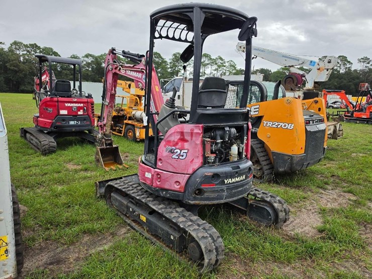 2022-yanmar-vio25-image-3