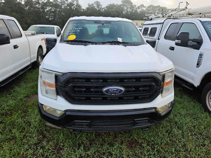 2022-ford-f150-xl-image-2