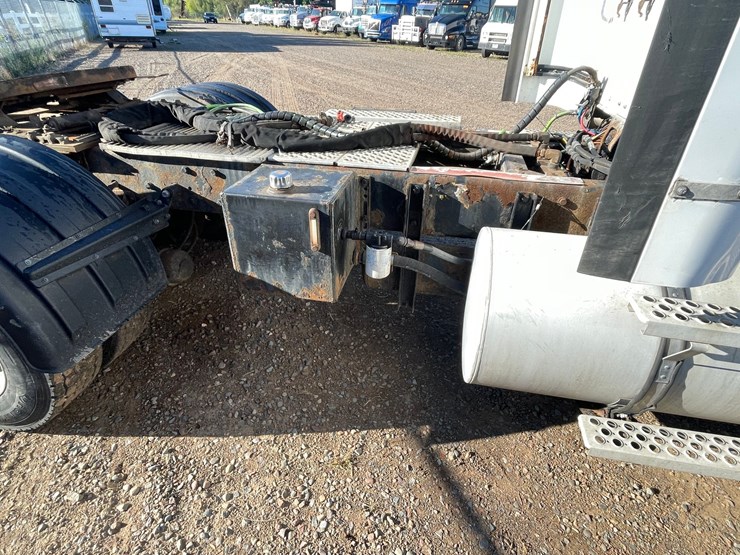 2006-kenworth-t800b-image-10