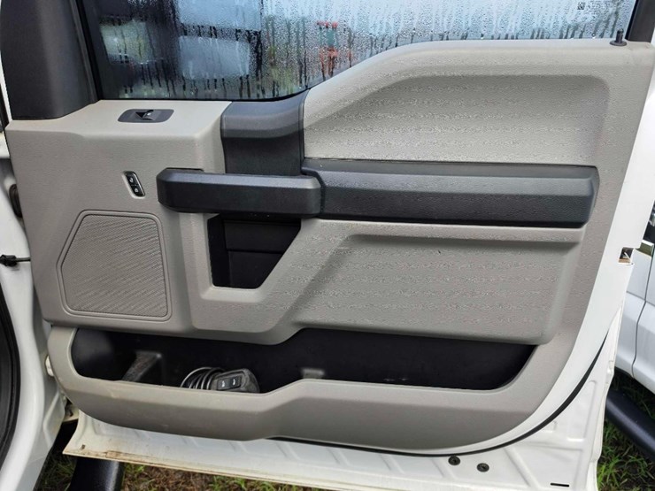2021-ford-f250-xl-image-10