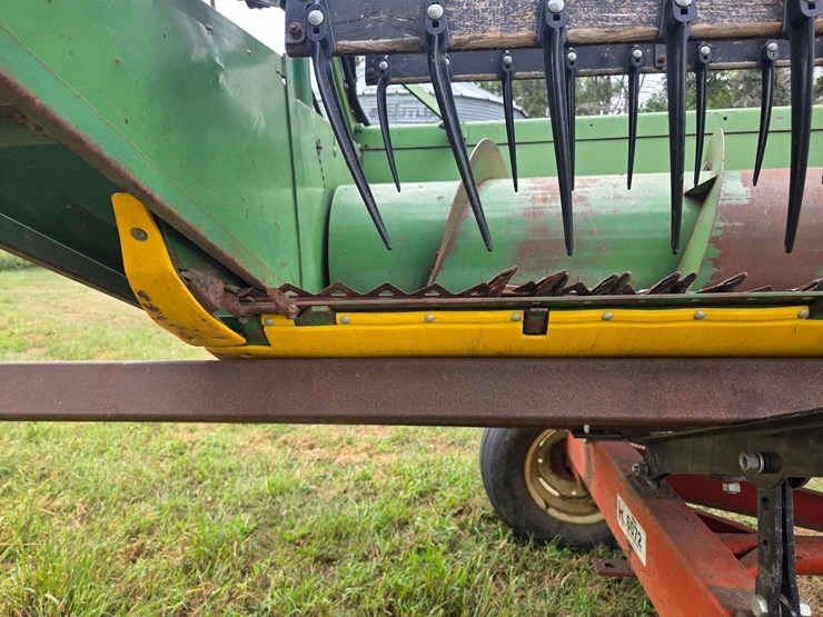 john-deere-220-image-14