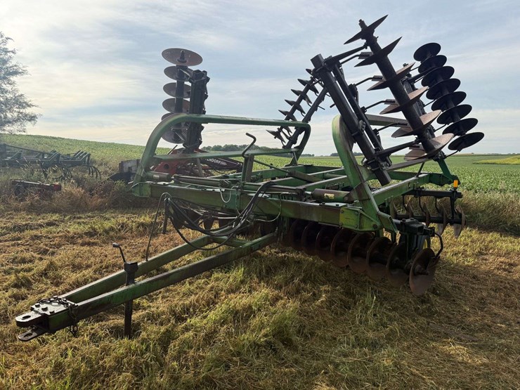 john-deere-235-image-4