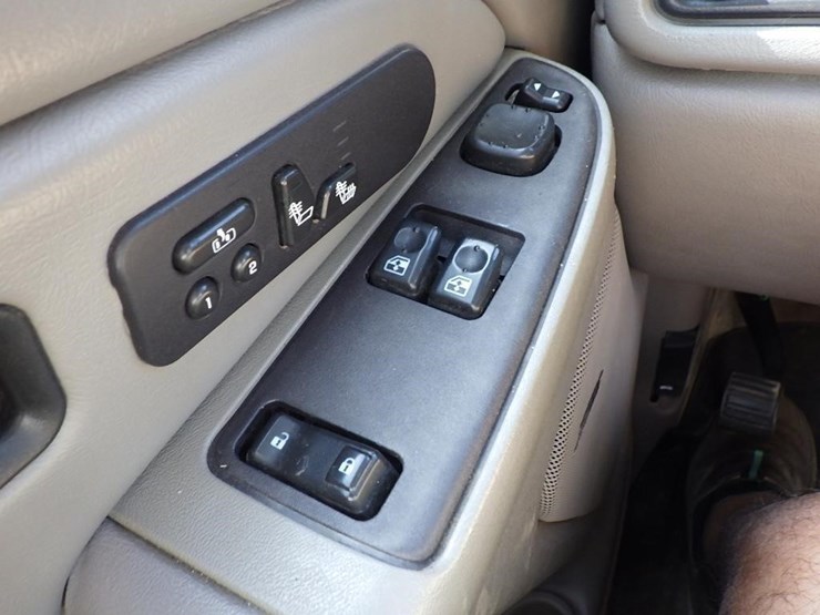 2004-chevrolet-2500hd-image-28